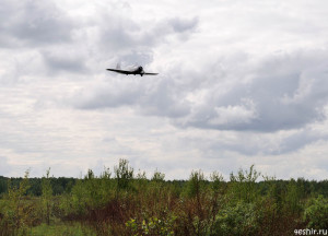 Як-52 над аэродромом