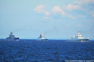 Военные корабли подходят к Кронштадту