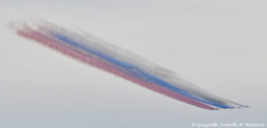 Флаг России в небе в День ВМФ