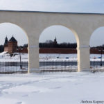 Новгородский Кремль через арки
